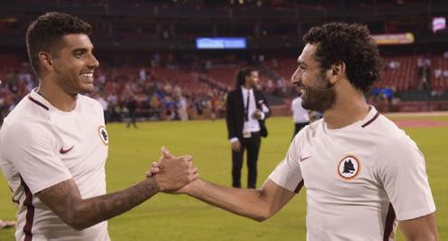 مدافع روما يطير إلى لندن لإتمام التعاقد مع تشيلسي